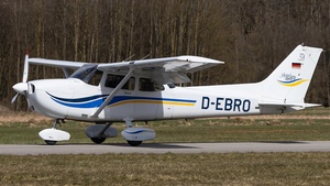 Photo of D-EBRO - Cessna 172S Skyhawk SP operated by Fliegerclub Mühldorf