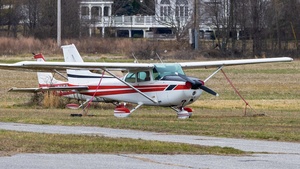 Photo of N9874E - Cessna 172N Skyhawk operated by Private