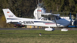 Photo of D-EMBN - Cessna 172S Skyhawk SP operated by DFS Fliegerclub