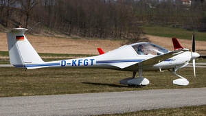 Photo of D-KFGT - Diamond HK36TTC Super Dimona operated by Fliegergruppe Traunstein