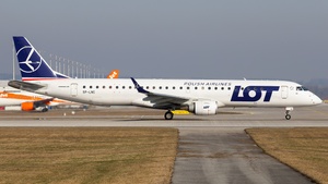 Photo of SP-LNC - Embraer ERJ-195LR operated by LOT Polish Airlines