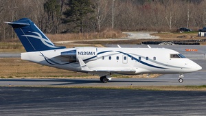 Photo of N226MY - Bombardier Challenger 604 operated by Wheels Up Private Jets