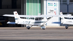 D-ENUF - Cessna 172R Skyhawk