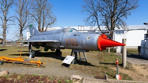 8705 - Mikoyan-Gurevich MiG-21bis Fishbed-L/N