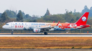 Photo of B-8438 - Airbus A321-211 operated by Sichuan Airlines