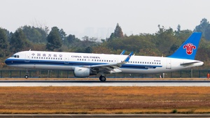 Photo of B-8640 - Airbus A321-211 operated by China Southern Airlines