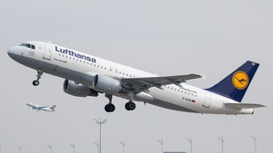 D-AIZM - Airbus A320-214