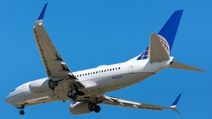 Photo of N24729 - Boeing 737-724 operated by United Airlines
