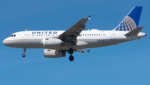 Photo of N827UA - Airbus A319-131 operated by United Airlines