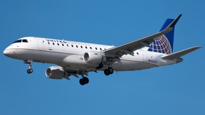 Photo of N121SY - Embraer ERJ-175LR operated by United Express (opb SkyWest Airlines)