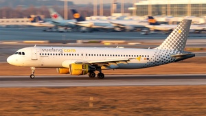 Photo of EC-JYX - Airbus A320-214 operated by Vueling