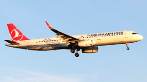 Photo of TC-JSG - Airbus A321-231 operated by Turkish Airlines
