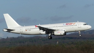 Photo of D-ANNE - Airbus A320-232 operated by LEAV Aviation