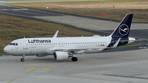 Photo of D-AIUI - Airbus A320-214 operated by Lufthansa