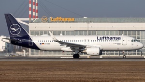 Photo of D-AIZZ - Airbus A320-214 operated by Lufthansa