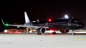 Photo of G-OATW - Airbus A321-253NX operated by Titan Airways