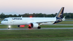 Photo of D-AIEE - Airbus A321-271NX operated by Lufthansa
