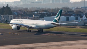 Photo of B-LRL - Airbus A350-941 operated by Cathay Pacific Airways