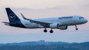 Photo of D-AIZP - Airbus A320-214 operated by Lufthansa