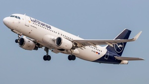 Photo of D-AIUI - Airbus A320-214 operated by Lufthansa