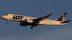 Photo of SP-LMF - Embraer ERJ-190AR operated by LOT Polish Airlines