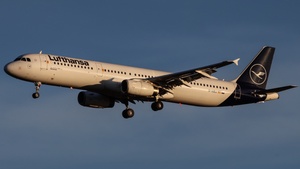 Photo of D-AIDJ - Airbus A321-231 operated by Lufthansa