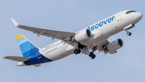 Photo of D-AIUU - Airbus A320-214 operated by Discover Airlines