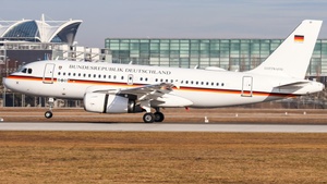Photo of 15+01 - Airbus A319-133(CJ) operated by German Air Force