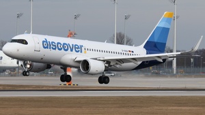Photo of D-AIUU - Airbus A320-214 operated by Discover Airlines