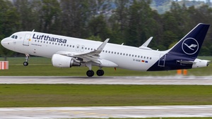 Photo of D-AIUE - Airbus A320-214 operated by Lufthansa