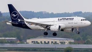 Photo of D-AIBQ - Airbus A319-112 operated by Lufthansa CityLine