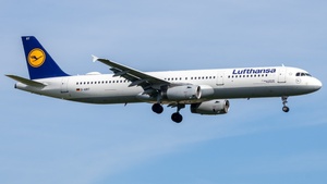 Photo of D-AIRT - Airbus A321-131 operated by Lufthansa