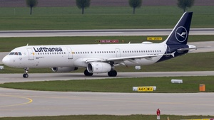 Photo of D-AIRR - Airbus A321-131 operated by Lufthansa