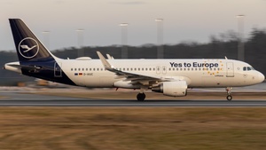 Photo of D-AIUC - Airbus A320-214 operated by Lufthansa