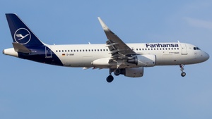 Photo of D-AIWK - Airbus A320-214 operated by Lufthansa