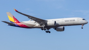 Photo of HL8359 - Airbus A350-941 operated by Asiana Airlines
