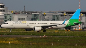 Photo of EC-NLX - Airbus A321-211 operated by Vueling