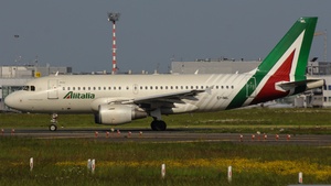 Photo of EI-IML - Airbus A319-112 operated by Alitalia