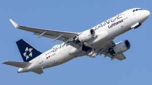 Photo of D-AIZN - Airbus A320-214 operated by Lufthansa