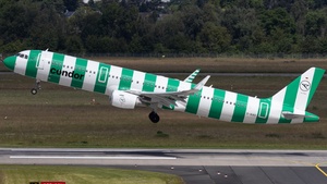 Photo of D-AIAG - Airbus A321-211 operated by Condor