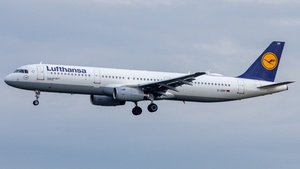 Photo of D-AIRP - Airbus A321-131 operated by Lufthansa