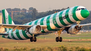 Photo of D-AIAC - Airbus A321-211 operated by Condor