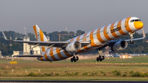 Photo of D-ABOJ - Boeing 757-330 operated by Condor