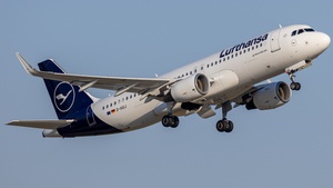 Photo of D-AIUJ - Airbus A320-214 operated by Lufthansa