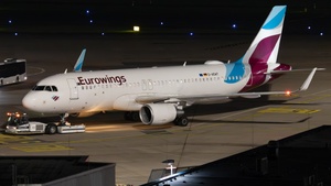 Photo of D-AEWT - Airbus A320-214 operated by Eurowings