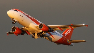 Photo of OE-IZC - Airbus A320-214 operated by easyJet Europe