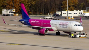 Photo of HA-LXK - Airbus A321-231 operated by Wizz Air