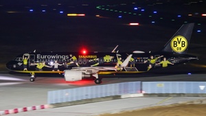 Photo of D-AEWM - Airbus A320-214 operated by Eurowings