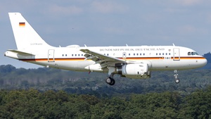 Photo of 15+01 - Airbus A319-133(CJ) operated by German Air Force