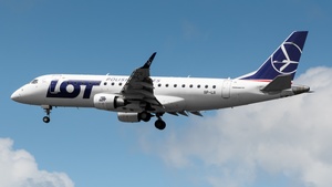 Photo with serial 17000290 - Embraer ERJ-175LR